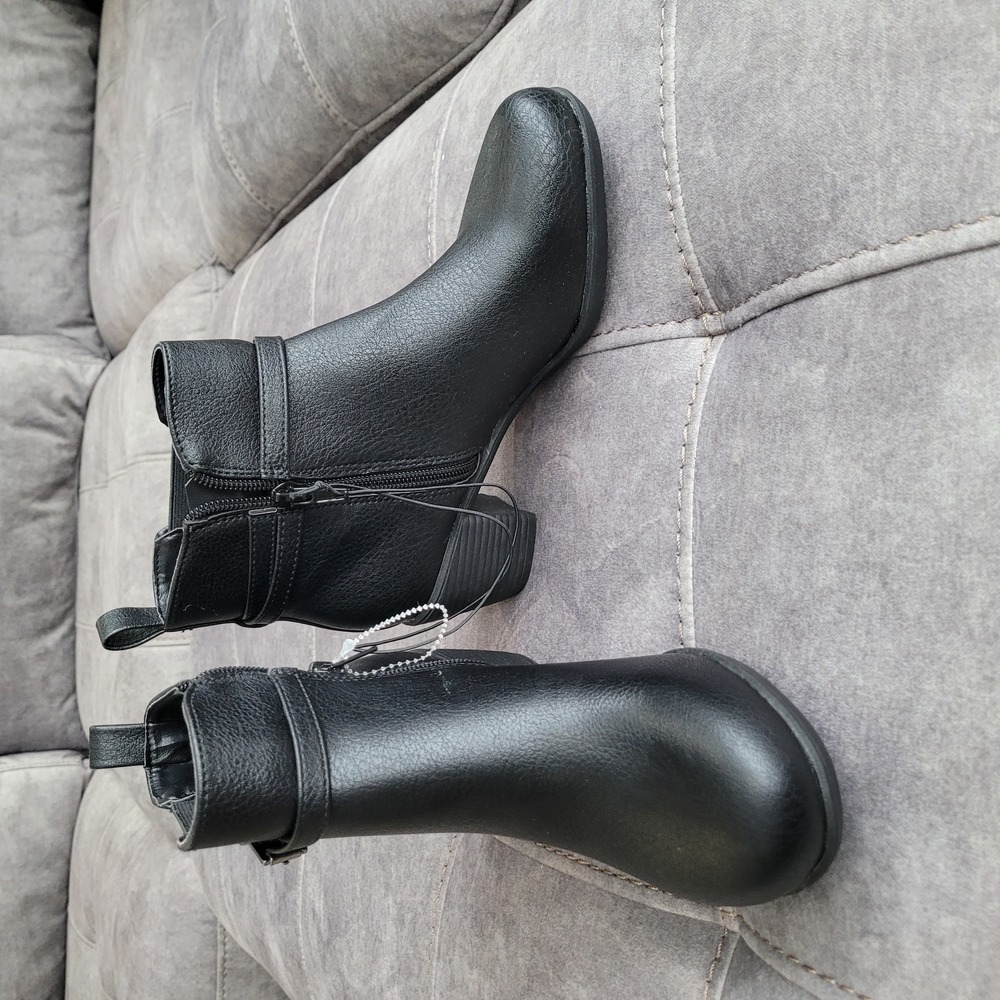 NEW Andiamo Aniles Faux Leather Heel Boots Size 5.5